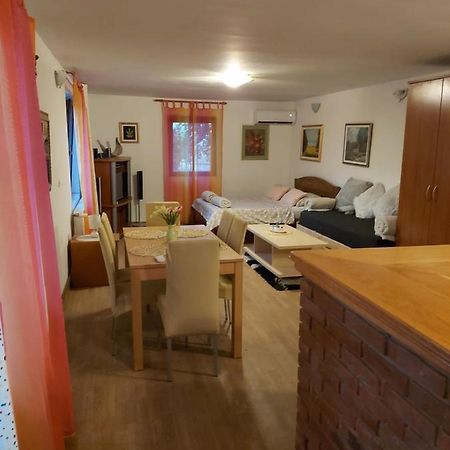 Studio Apartman Kotro Beli Manastir Εξωτερικό φωτογραφία